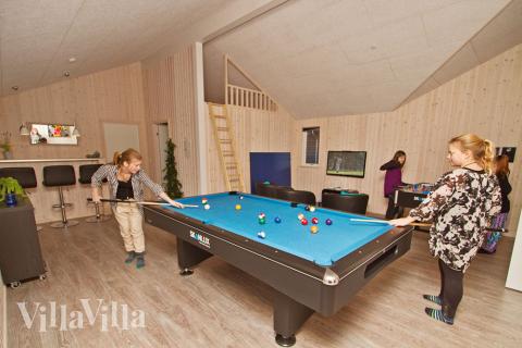 De aktiva gästerna kan utmana varandra i aktivitetsrummet, som har både biljard/bordtennis, fotballspel och dart