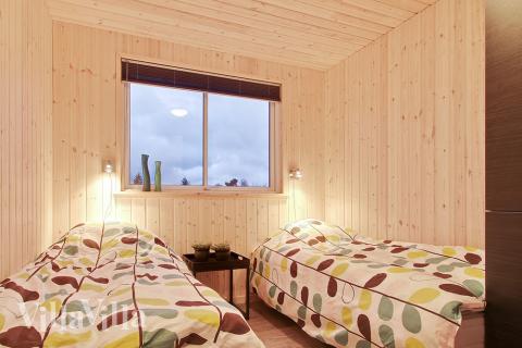 Sovrummen är väl inrättade med enkel- eller dubbelsäng och garderob