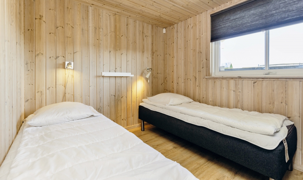 Ett av de 8 utmärkta sovrummen i lyxstuga nr 267 i Nordjylland.