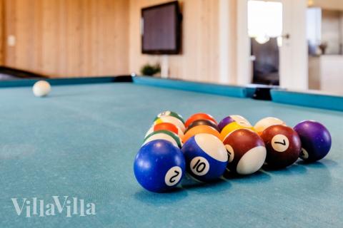 Lyxstuga 267 för 20 personer har ett stort aktivitetsrum med bl.a. biljard och dart