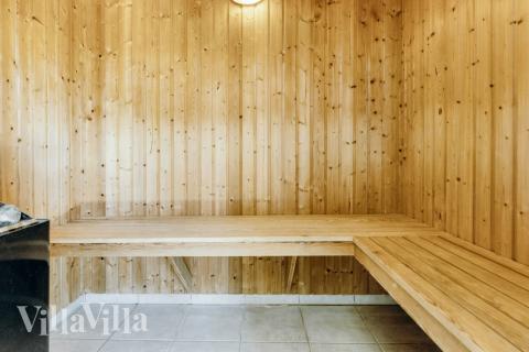 Njut av bastuvärmen i lyxstuga nr 267 för 20 personer