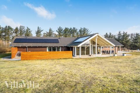 Den tjusiga sommarstugan nr 236 med gott om plats för upp till 14 personer