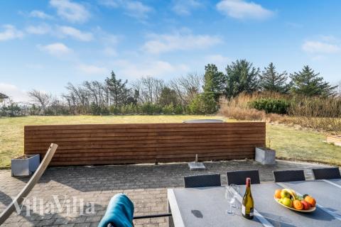 Till den trevliga sommarstugan nr 236 i Nordjylland erbjuds en mängd utomhusaktiviteter, t.ex. lektorn och gungor