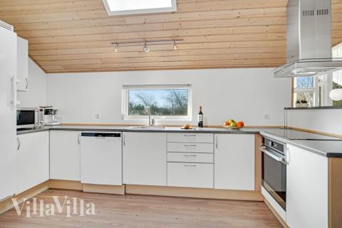 Köket i lyxstuga nr 236 är utrustat så att ni kan laga mat till 14 personer.