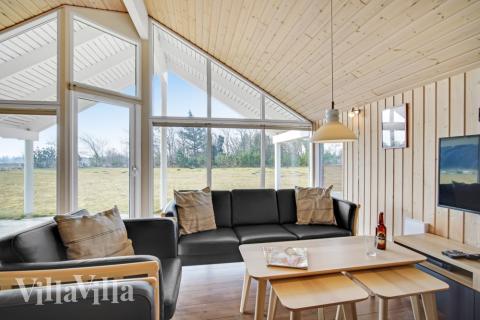 Soffhörnan i lyxstuga 236 i Nordjylland.