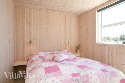 Sovrummen är inbjudande med kvalitativa madrasser och garderobsutrymmen