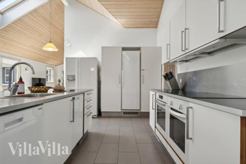 Köket i lyxstuga nr 192 är utrustat så att ni kan laga mat till 22 personer.