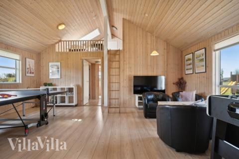 Aktivitetsrum i lyxstuga nr 192 med 9 sovrum och plats för 22 personer.