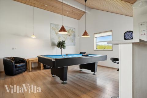 Tävla i sommarhusets aktivitetsrum när ni besöker lyxhus nr 192 i Nordjylland.