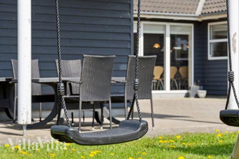 På terrassen i sommarhus nr 192 finns det plats för upp till 22 gäster.