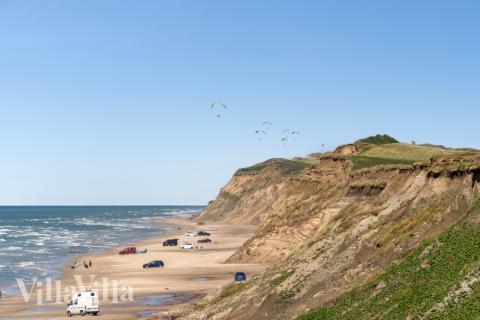 Den vackra stranden i närheten av lyxhus 193 vid Nordjylland.