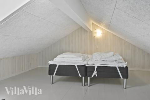 Några av de 16 sovplatserna finns på loftet i lyxstuga nr 193