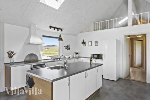 Köket i lyxstuga nr 193 är utrustat så att ni kan laga mat till 16 personer.