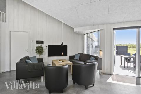 Aktivitetsrum i lyxstuga nr 193 med 6 sovrum och plats för 16 personer.