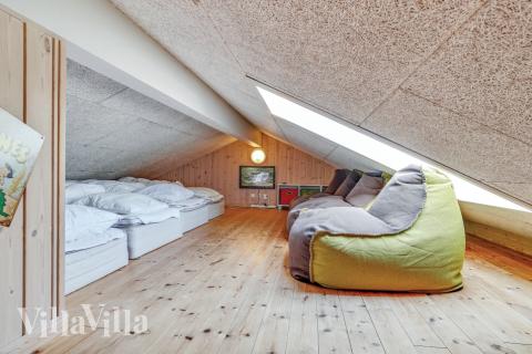 Några av de 18 sovplatserna finns på loftet i lyxstuga nr 304