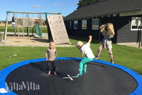 Förutom de många timmar som du kan tillbringa i stugans poolavdelning erbjuder lyxstuga 231 även många utomhusaktiviteter