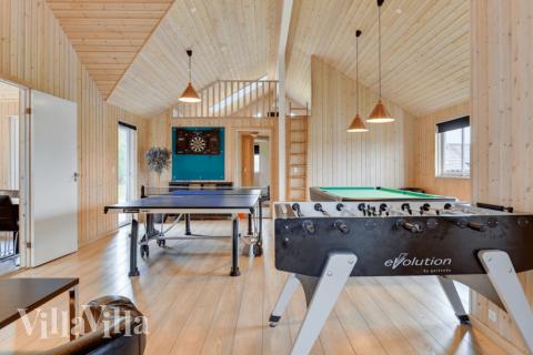 Aktivitetsrum i lyxstuga nr 231 med 8 sovrum och plats för 20 personer.