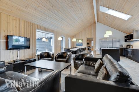 Soffhörnan i lyxstuga 231 i Sydjylland.