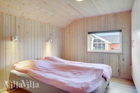 Ett av de 5 utmärkta sovrummen i lyxstuga nr 264 i Sydjylland.