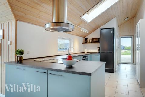 Välinrett kök i lyxstuga nr 264 i Sydjylland.