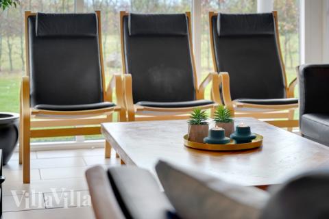 När ni besöker lyxhus nr 264 kan ni mysa tillsammans i sofforna.