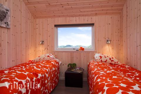 Sovrummen är ljusa och inbjudande med boxmadrasser och inbyggda garderober