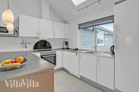 Köket i lyxstuga nr 271 är utrustat så att ni kan laga mat till 14 personer.