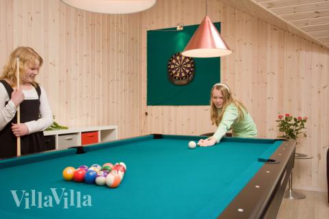 Här finns timtal med underhållning - i aktivitetsrummet kan det tävlas i både biljard, bordtennis och dart