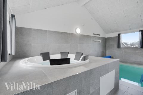 I det eleganta spa badet kan man riktigt koppla av efter en händelserik semesterdag