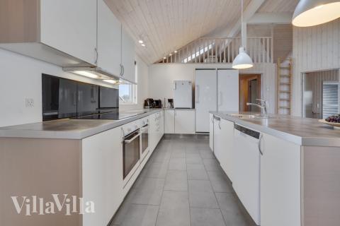 Köket i lyxstuga nr 234 är utrustat så att ni kan laga mat till 18 personer.