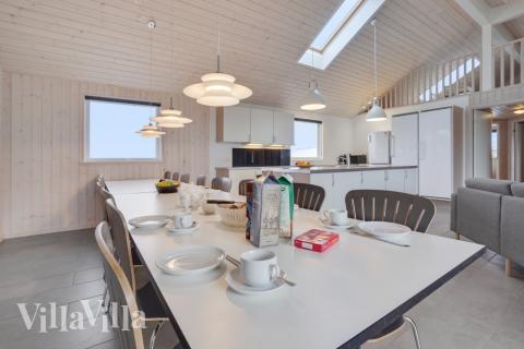 Ni kan sitta 18 personer tillsammans i vardagsrummet när ni besöker lyxhus nr 234 i Sydjylland.