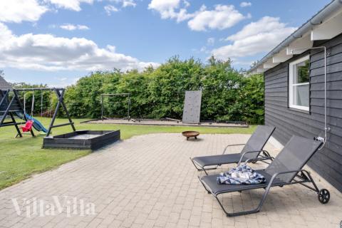 Stor terrass i lyxstuga nr 246 i Sydjylland.