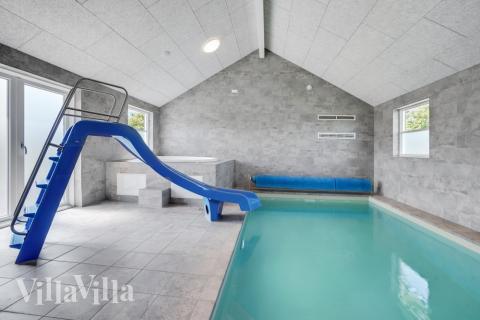 Ta ett dopp i poolen i lyxhus nr 246 i Sydjylland.