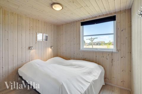 Ett av de 6 utmärkta sovrummen i lyxstuga nr 246 i Sydjylland.