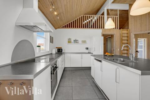 Köket i lyxstuga nr 241 är generöst inrett.