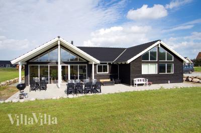 Detta härliga poolhus ligger vid Als barnvänliga sandstrand