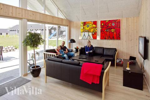 Det stora och ljusa vardagsrummet är husets naturliga samlingspunkt