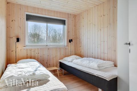 Ett av de 6 utmärkta sovrummen i lyxstuga nr 260 i Sydjylland.