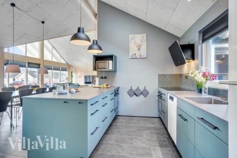 Välinrett kök i lyxstuga nr 260 i Sydjylland.