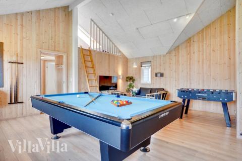 Aktivitetsrum i lyxstuga nr 260 med 6 sovrum och plats för 16 personer.