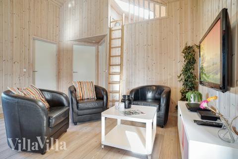 Aktivitetsrum i lyxstuga nr 237 med 8 sovrum och plats för 20 personer.