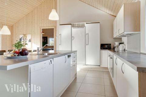 Köket i lyxstuga nr 237 är utrustat så att ni kan laga mat till 20 personer.