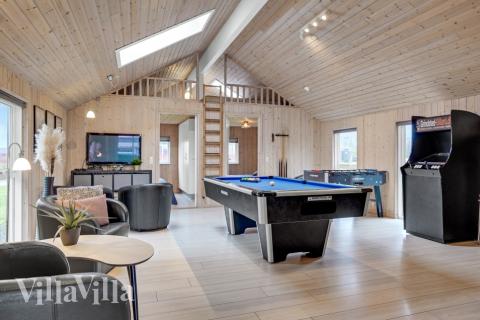 Lyxstuga 262 för 14 personer har ett stort aktivitetsrum med bl.a. biljard och dart