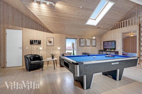 Förutom de många timmar som du kan tillbringa i stugans poolavdelning erbjuder lyxstuga 262 även biljard, bordtennis och dart