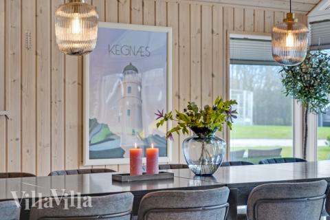 Vardagsrummet i lyxstuga nr. 262 har plats för 14 personer.