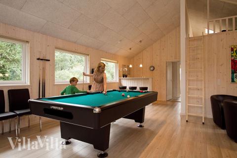 De aktiva gästerna kan utmana varandra i aktivitetsrummet, som har både biljard/bordtennis, fotballspel och dart