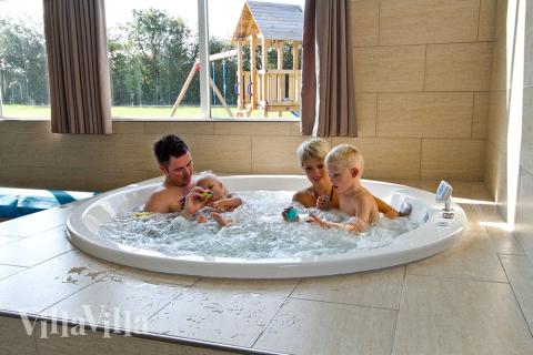 Huset inbjuder till trevnad, wellness och lek under alla tider av året.