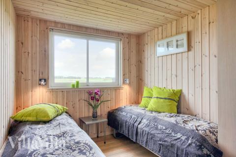 Sovrummen är trivsamma och inrättade med enkel eller dubbelsäng och garderob