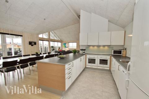 Köket är väl utrustat, så det kan lagas god mat till en stor familj och vänkrets