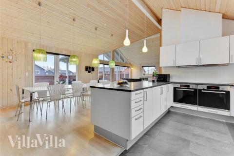 Köket i lyxstuga nr 280 är generöst inrett.